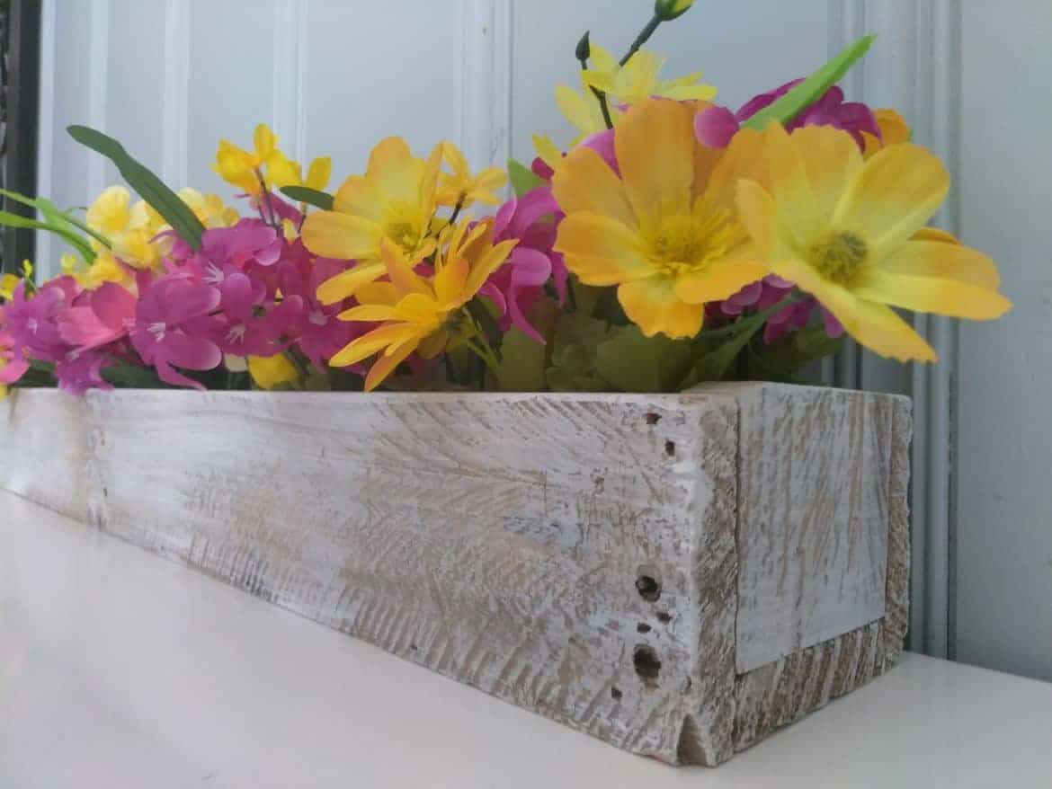 Creating a pallet wood centerpiece for tables